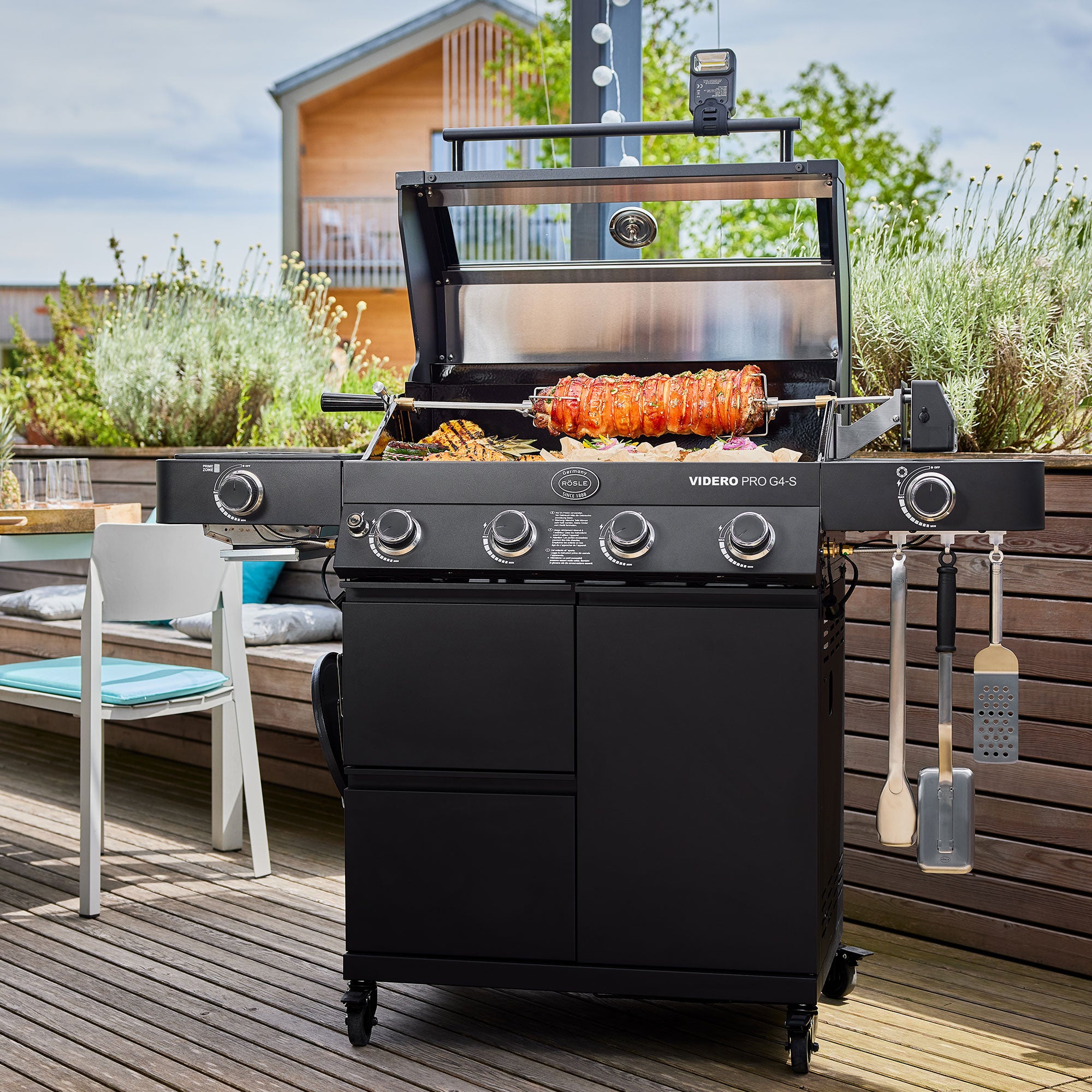 Moodbild Rösle Videro Pro G4-S Vario+ 50mbar, Grill auf Terrasse