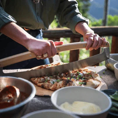 Solo Stove Pi Pizzaschneider Wiegemesser - Grillstar.deSolo Stove Pi Pizzaschneider WiegemesserSolo StoveGrillstar.de