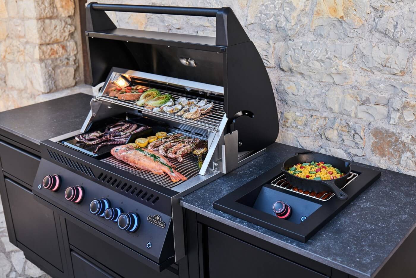 Napoleon OASIS 105 Outdoor-Küche mit 32-Zoll-Einbaugrill der 700er-Serie 2024