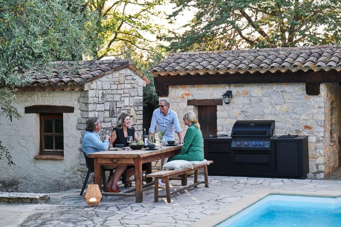 Napoleon OASIS 105 Outdoor-Küche mit 32-Zoll-Einbaugrill der 700er-Serie 2024